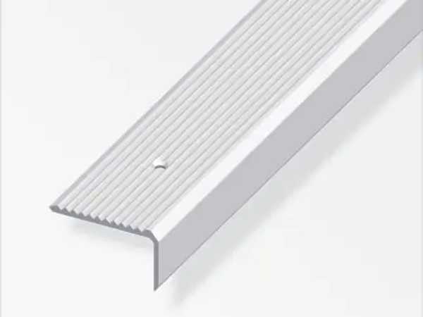 Treppenprofil silbereloxiert für Teppich