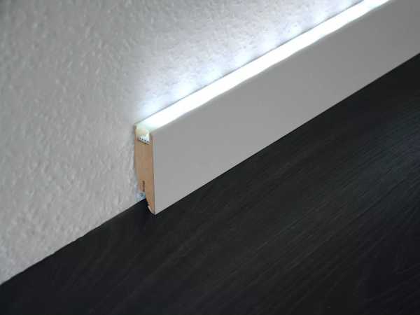 LED-Sockelleiste uni weiß