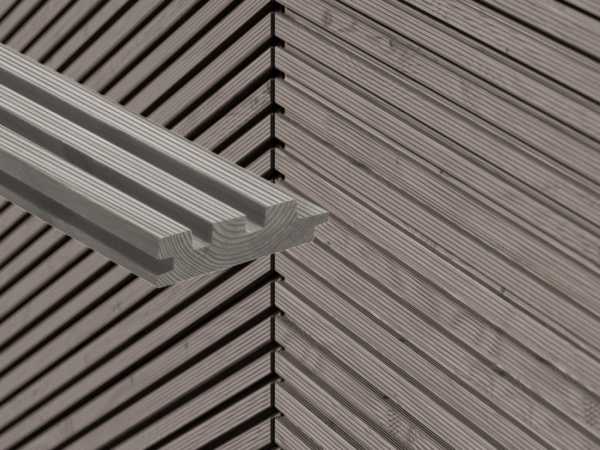 Fassadenverkleidung Thermokiefer hellgrau lasiert Triple-Rhombus