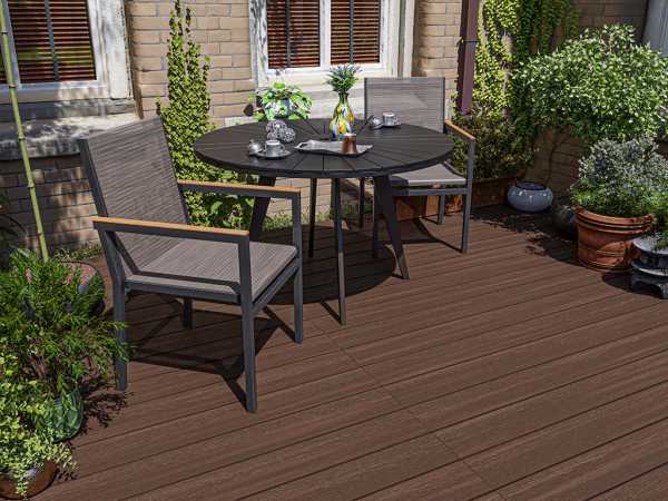 Terrassendiele WPC braun Holzoptik geprägte Oberfläche