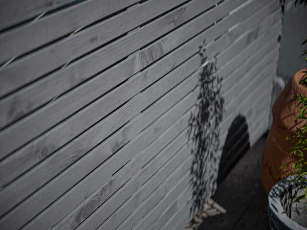 Sichtschutzzaun Lamellenzaun Kiefer Aosta Steingrau